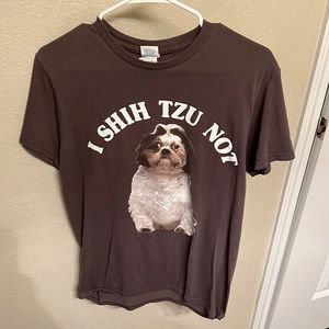 It’s a gray delta pro weight shirt! It’s silly and it’s a size S! IShihTzuNot